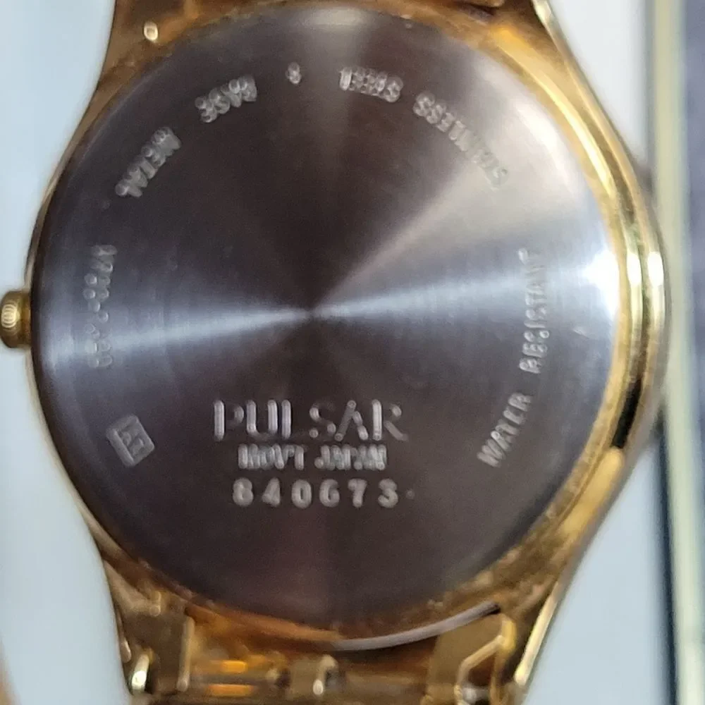 Vtg 90's Pulsar Watch Men Stainless Steel Gold Stretch WR Day Date Black